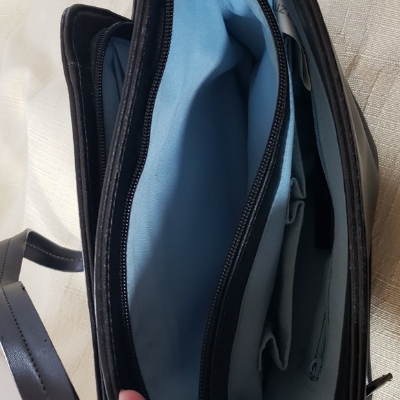 Liz Claiborne Women's Preowned Faux Leather Black Purse with Four Compartments - Picture 7 of 12